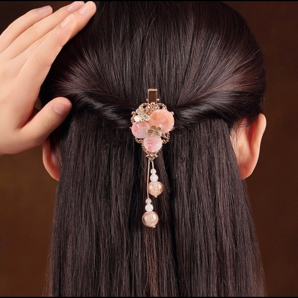 Super Elegant JADE Haipin to Enhance your Casual or Night Our Hair look - Picture 2 of 6
